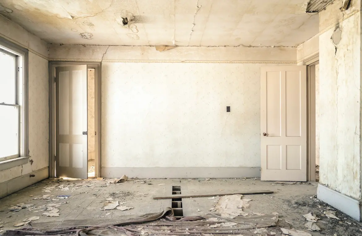 Waste disposal crew managing a cleanout project in Casa Grande